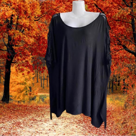 Crisscross Sheer Arm Asymmetrical Top Cable & Gauge Black - Picture 7 of 12